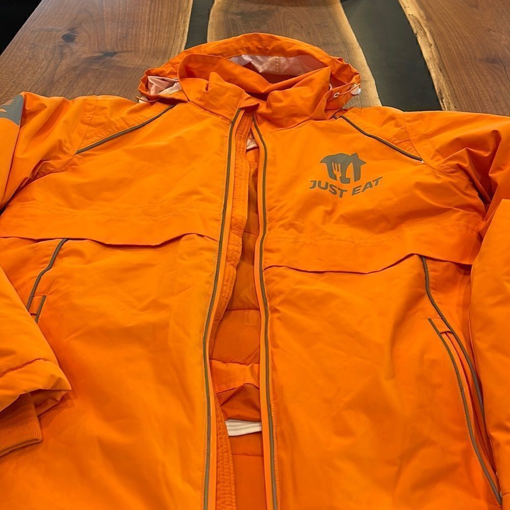 Just eat jacket size mens small excellent condition great for deliveries. Warm